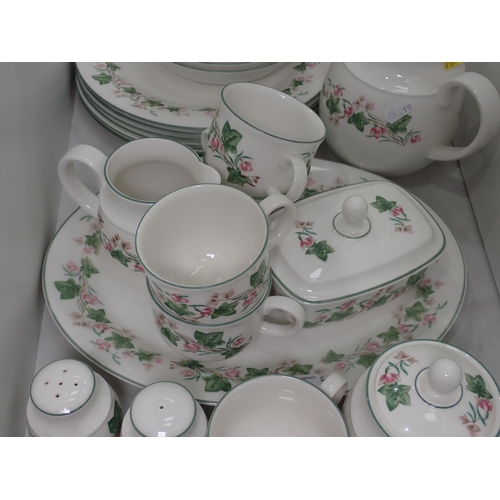 519 - A Royal Doulton part Tea and Dinner Service