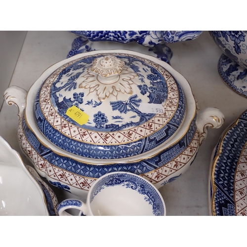 533 - A Booths Real Old Willow part Dinner Service, a Mason's Ironstone blue and white pedestal Comport et... 