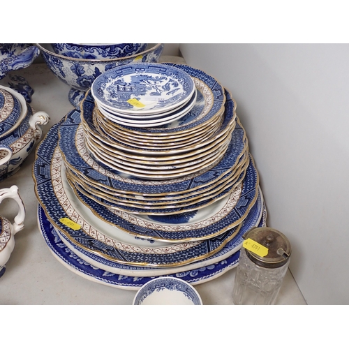 533 - A Booths Real Old Willow part Dinner Service, a Mason's Ironstone blue and white pedestal Comport et... 