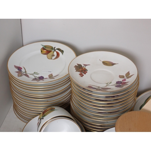 536 - A large quantity of Royal Worcester Tableware decorated fruit and an Aynsley Vase decorated fruit