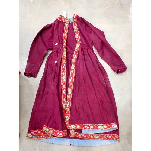 674 - A maroon woollen Cloak