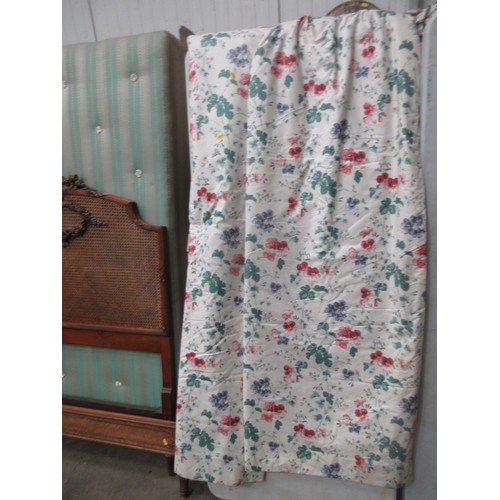 753 - A pair of lined Curtains with floral designs of violet and red flowers, 7ft 6in L x 4ft 4in W