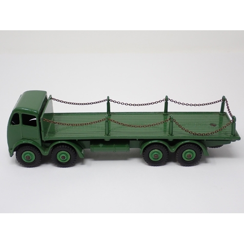 1190 - A boxed Dinky Toys No.905 green Foden Flat Truck with chains