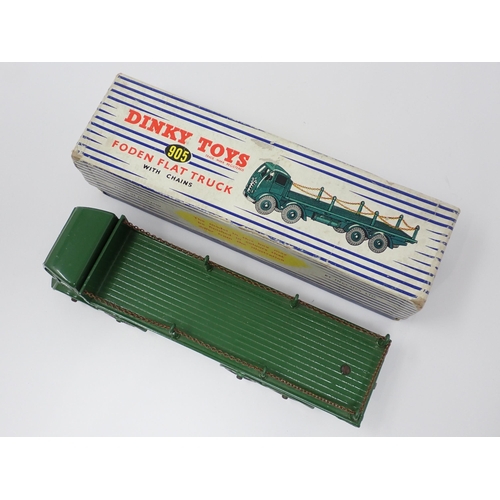 1190 - A boxed Dinky Toys No.905 green Foden Flat Truck with chains