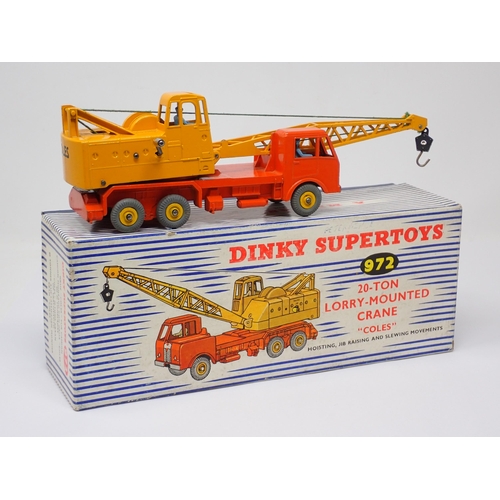 1236 - A boxed Dinky Supertoys No.972 20-ton Lorry-mounted Crane