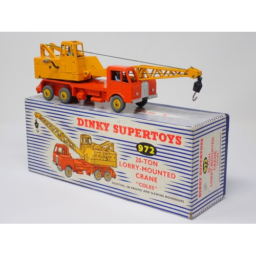 1236 - A boxed Dinky Supertoys No.972 20-ton Lorry-mounted Crane