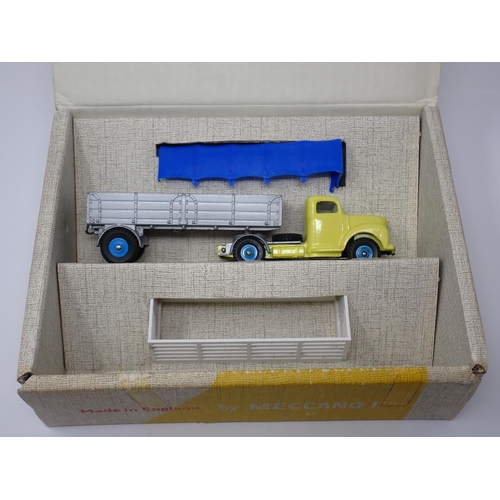 1238 - A boxed Dinky Toys No.424 Commer Convertible Articulated Truck