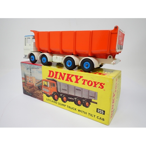 1239 - A boxed Dinky Toys No.925 Leyland Dump Truck with tilt cab