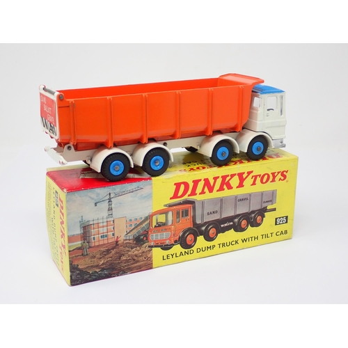 1239 - A boxed Dinky Toys No.925 Leyland Dump Truck with tilt cab