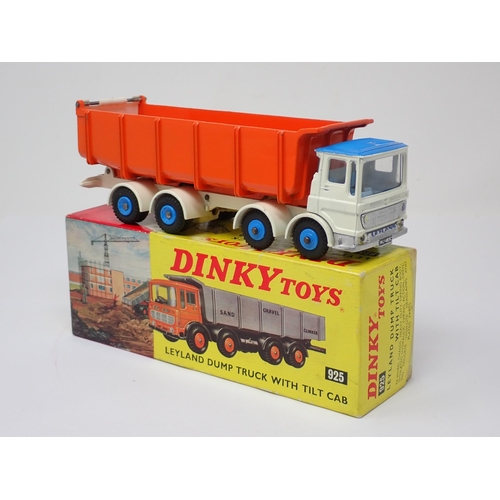 1239 - A boxed Dinky Toys No.925 Leyland Dump Truck with tilt cab