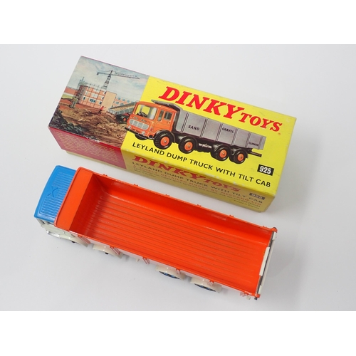 1239 - A boxed Dinky Toys No.925 Leyland Dump Truck with tilt cab