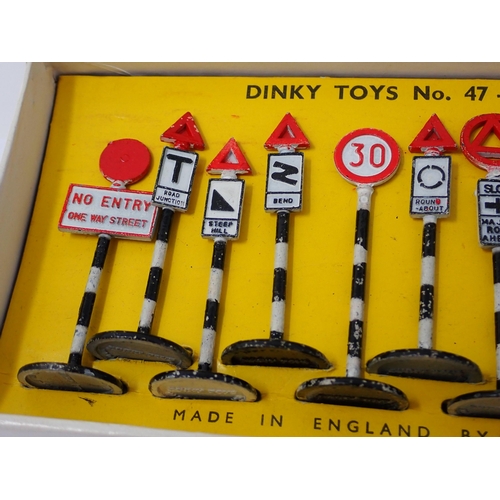 1240 - A boxed Dinky Toys No.47 Road Sign Set