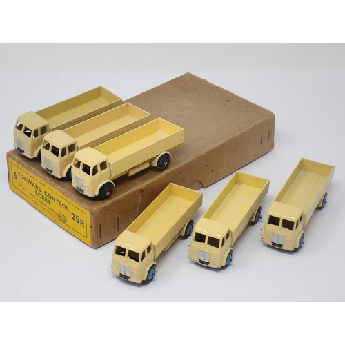 1253 - A Dinky Toys No.25R full Trade Box containing six Forward Control Lorries