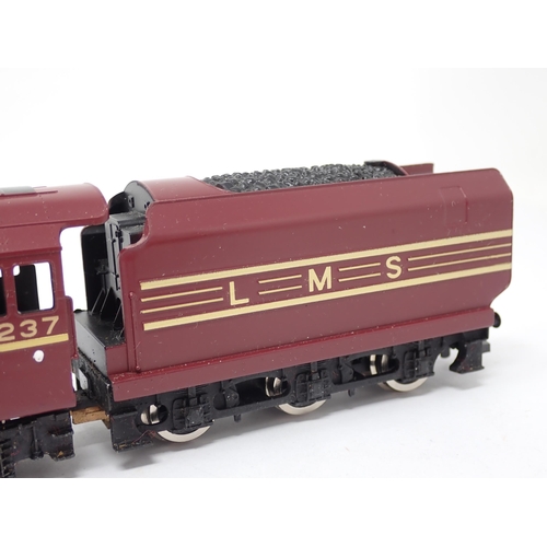 1260 - A boxed Hornby 00 gauge Class 7 4-6-2 Locomotive 'Oliver Cromwell' and a boxed Coronation Class Stre... 