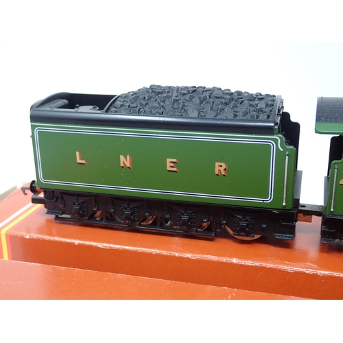 1261 - A boxed Hornby 00 gauge A1 Class 4-6-2 'Flying Scotsman' Locomotive and a boxed Class D49/1 4-4-0 'C... 