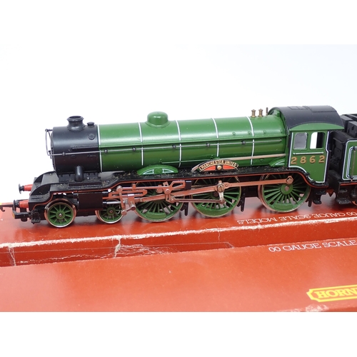 1262 - A boxed Hornby 00 gauge B17 Class Locomotive 'Manchester United' and a boxed Class 7P Locomotive 'Th... 