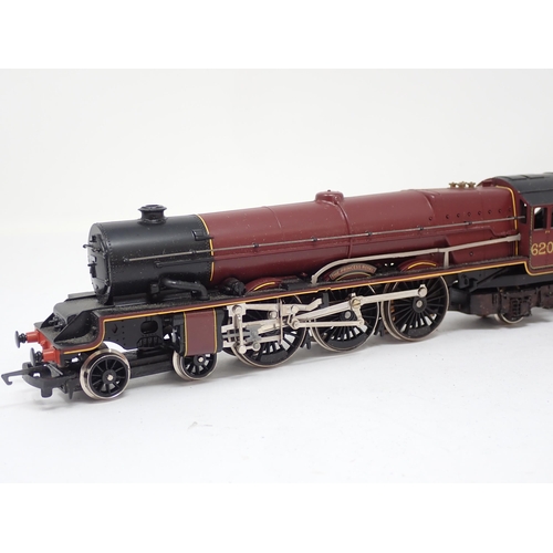 1262 - A boxed Hornby 00 gauge B17 Class Locomotive 'Manchester United' and a boxed Class 7P Locomotive 'Th... 