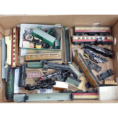 1299 - A box of Hornby-Dublo spares including two 2-6-4 Tank Locomotives, Cardiff Castle body, 2-6-4 body, ... 