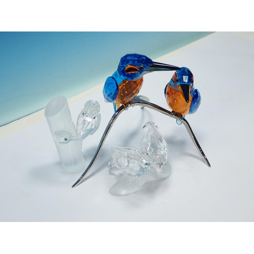 377 - A boxed Swarovski crystal pair of Kingfishers, a pair of Woodpeckers and a pair of Doves