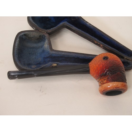 229 - A Pipe in the form of the head of a woodcock in case