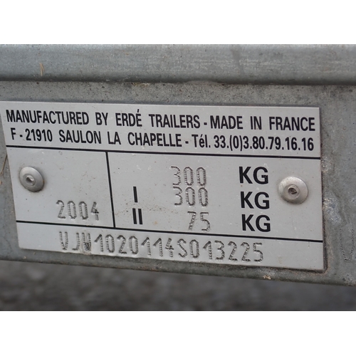 721 - A small 102 Erde Trailer 2004