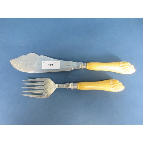 121 - A pair of Victorian Fish Servers with leafage engraved blades, Sheffield 1900