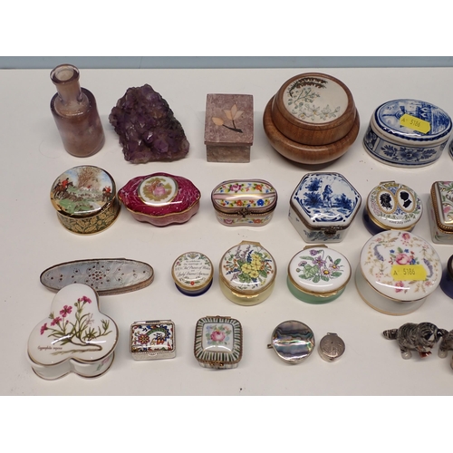 196 - A collection of Vesta and Trinket Boxes