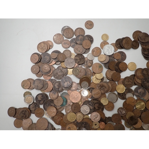 451 - *****WITHDRAWN*****



A large collection of miscellaneous British and World Coins, to include a sma... 