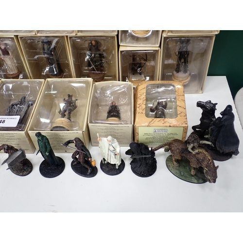 48 - Thirty seven boxed Lord of the Rings Collector's Models and a quantity of unboxed Figures