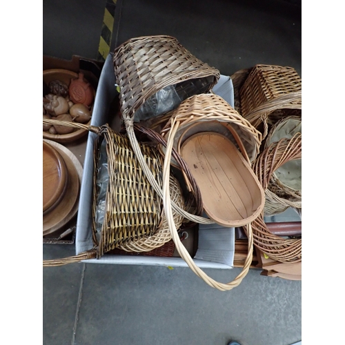 501 - A quantity of Baskets, Wall Mirrors and wooden Bowls