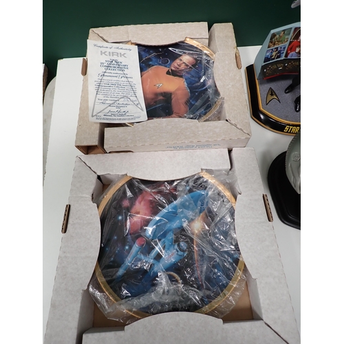 71 - 11 boxed Star Trek Plates and 2 Star Trek model keepsakes