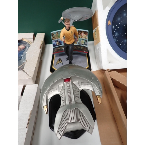 71 - 11 boxed Star Trek Plates and 2 Star Trek model keepsakes