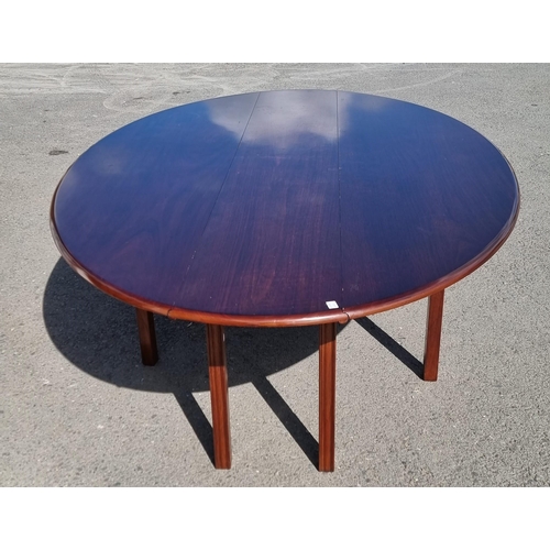 663 - A large mahogany Hunt/Wake Table made in the Georgian style with dropleaf top on moulded squared sup... 