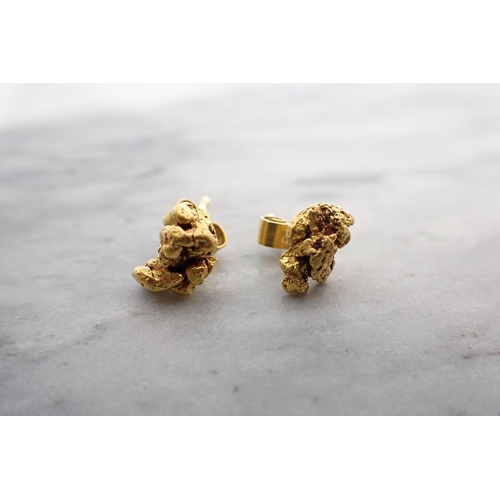 22 - A pair of 22ct gold Nugget Earrings