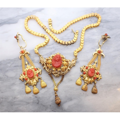 34 - A 19th Century high grade gold Austrian Necklace the front with embossed and pierced plaque set carv... 