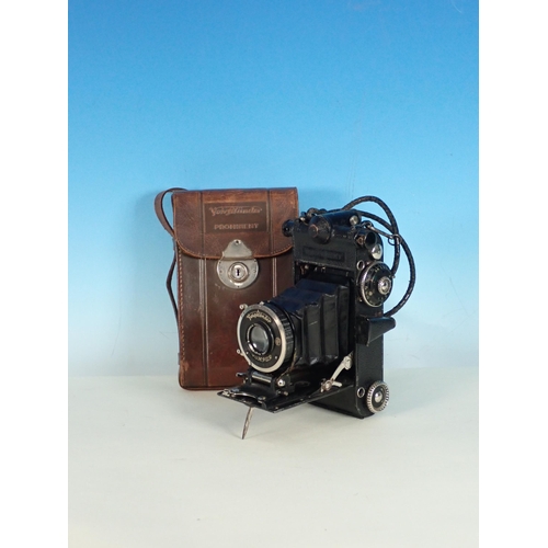 497 - A Voightlander Prominent 6 x 9 folding rollfilm Camera with 105/4.5 Heliar Compur lens extension met... 