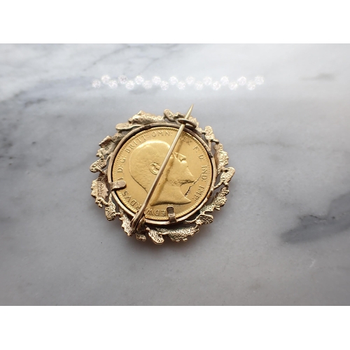 282 - An Edward VII Sovereign 1909 in 9ct gold oakleaf frame brooch mount, approx 12.30gms all in