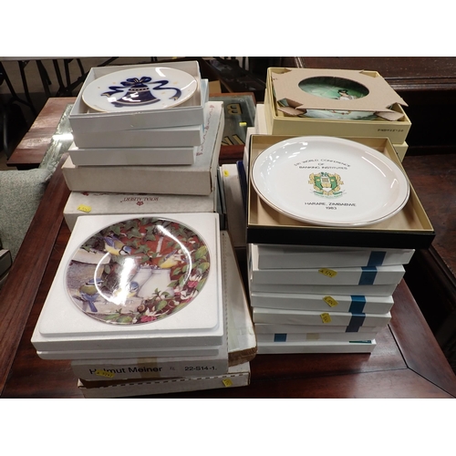 441 - A quantity of boxed Royal Albert and other Collector's Plates