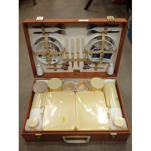 446 - A Braxton Picnic Set