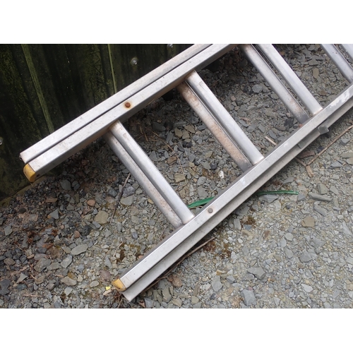 634 - A set of extending metal Ladders