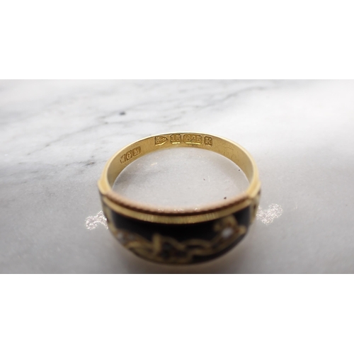 159 - A Victorian Mourning Ring set rose-cut diamonds and black enamel, lock of hair enclosed inside, in 1... 