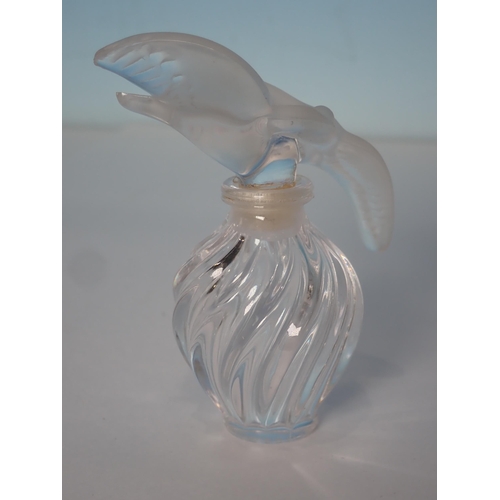 600B - A Lalique Scent Bottle with stopper in the form of two doves 3in H