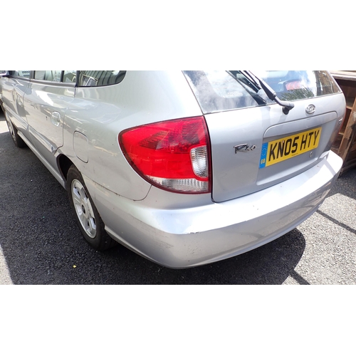 601 - A Kia Rio silver Estate Car LE+, 2005, 100,000 miles, 1343cc, petrol, MOT 31/10/22, Sold as seen