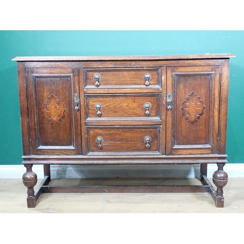 642 - An oak Sideboard fitted cupboards and drawers, 4ft W