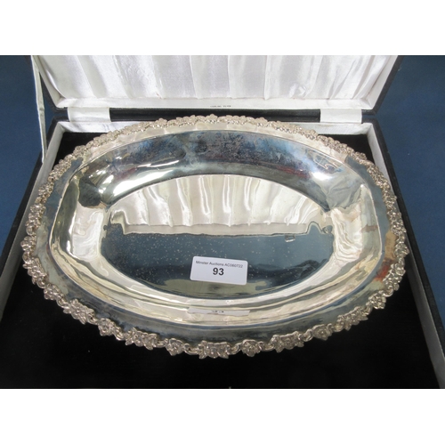 93 - An Indian sterling silver oval Dish with foliate border and presentation inscription, 550 gms, 11 x ... 