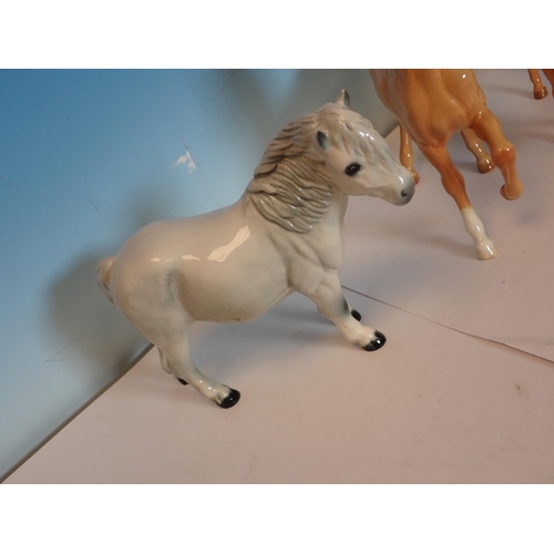 599 - Two Beswick palomino Horses and a Foal, two Beswick Welsh Ponies and a bay Foal