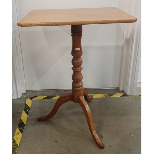 752 - A mahogany Tripod Table 2ft 2in Dia, and another with oblong top 1ft 9in x 1ft 7in