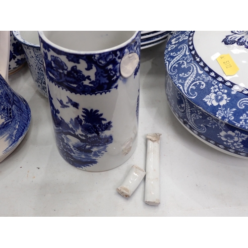 392 - An unmarked Part blue and white Dinner Service, three blue and white Jugs A/F, a spode blue and whit... 