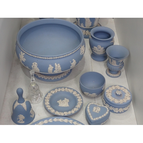 452 - A collection of Wedgewood Jasperware including, Silver Jubilee Plate, two Trinket Boxes, two small v... 