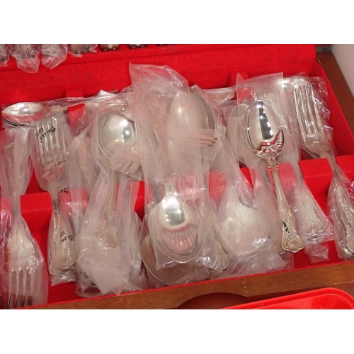 471 - A cased EPNS Cutlery Set and a Box of assorted Souvenir Spoons.